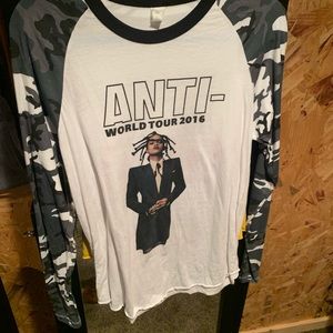 Rihana tour shirt